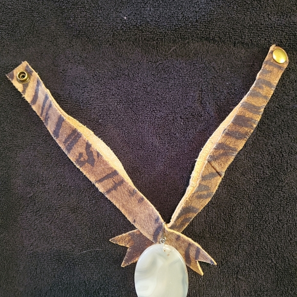 ROAR!!🐅TIGER STRIPED PIGSKIN LEATHER STONE CHOKER - Picture 5 of 8